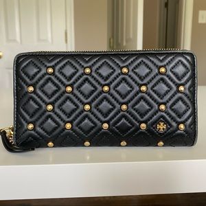 Used condition Tory Burch Black Continental Zip Wallet